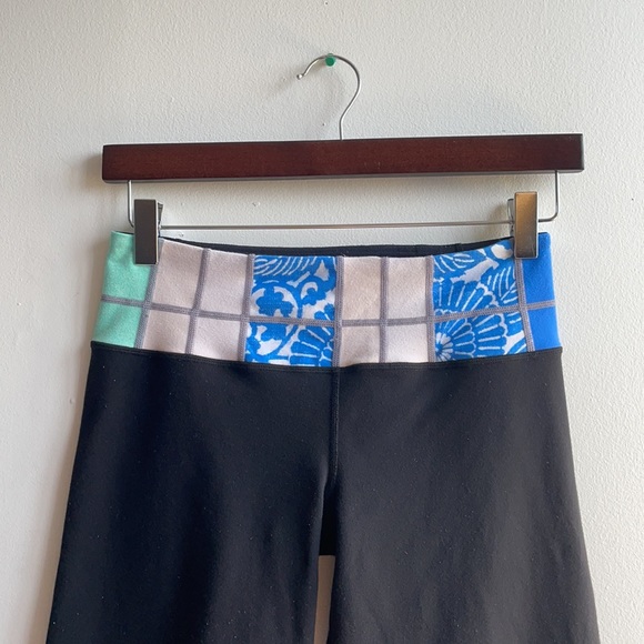 Reversable Lululemon Capris Size 4 - Picture 2 of 14